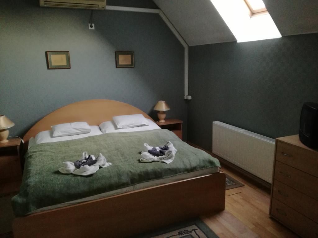 Hotel Arany Trofea Eger Esterno foto