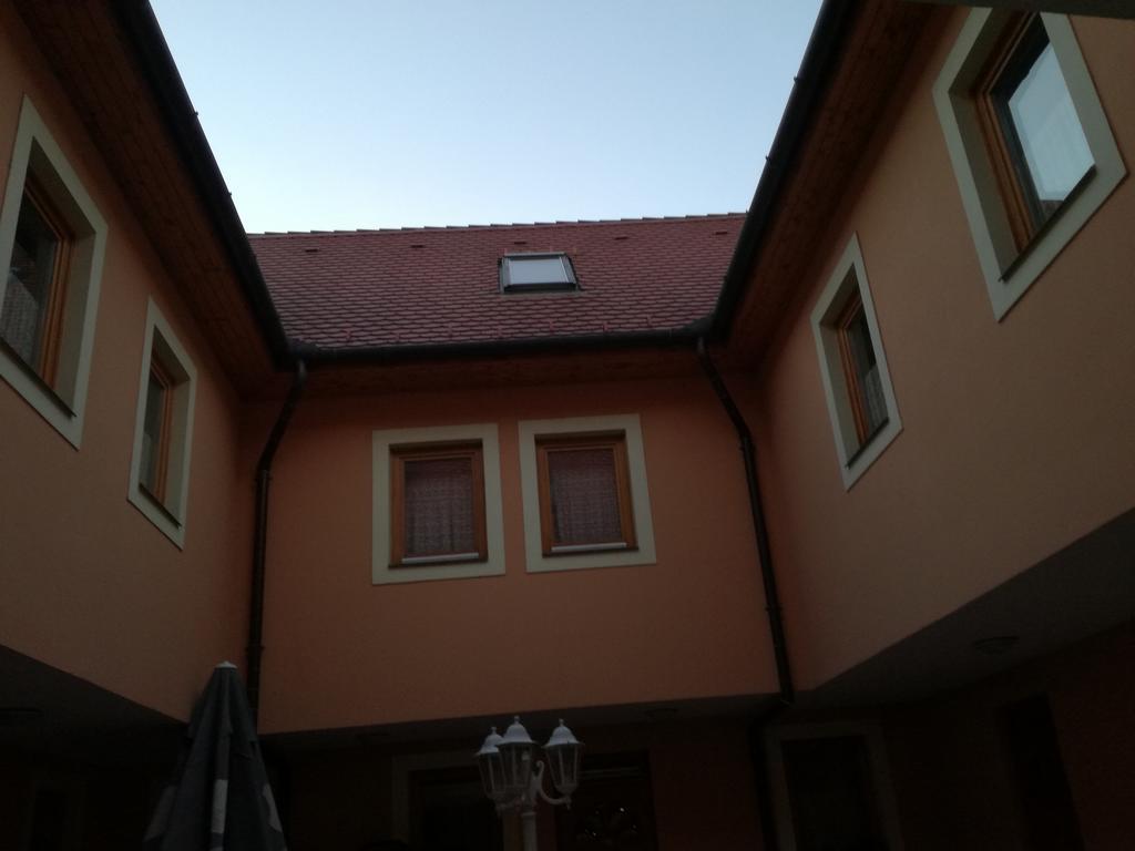 Hotel Arany Trofea Eger Esterno foto