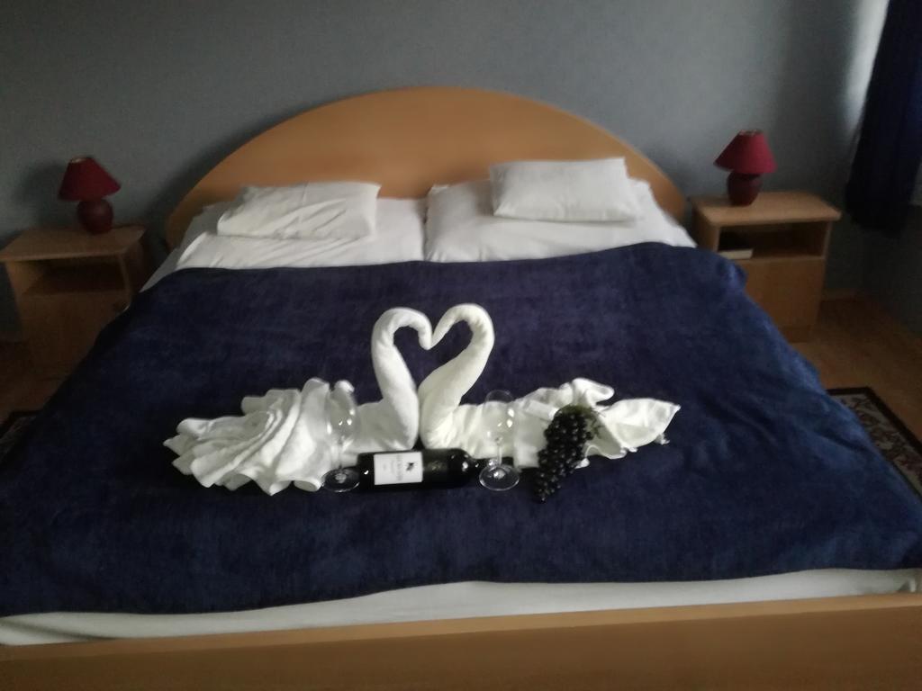 Hotel Arany Trofea Eger Esterno foto