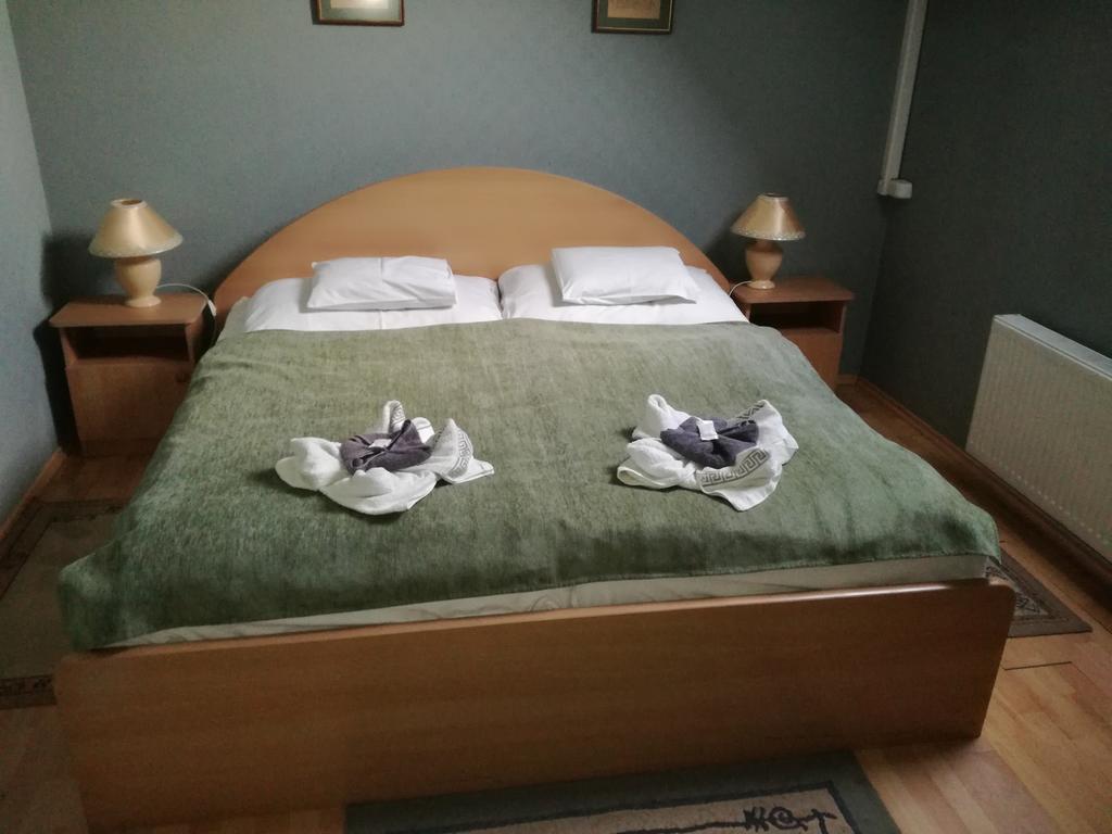 Hotel Arany Trofea Eger Esterno foto