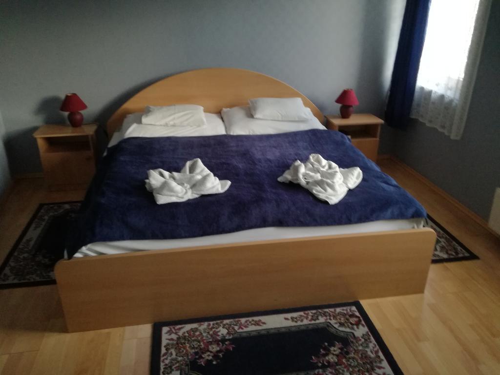 Hotel Arany Trofea Eger Esterno foto