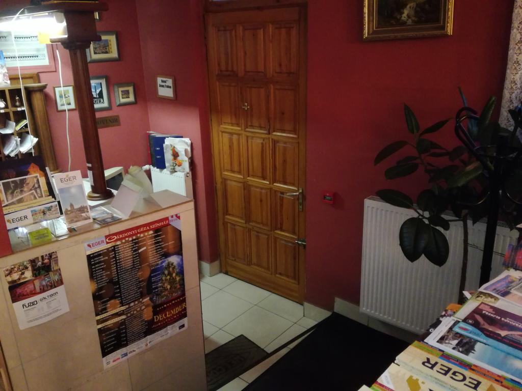 Hotel Arany Trofea Eger Esterno foto