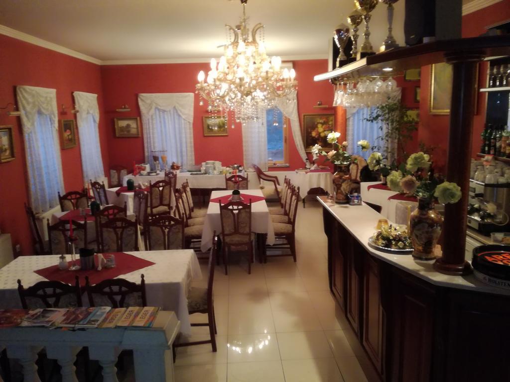 Hotel Arany Trofea Eger Esterno foto