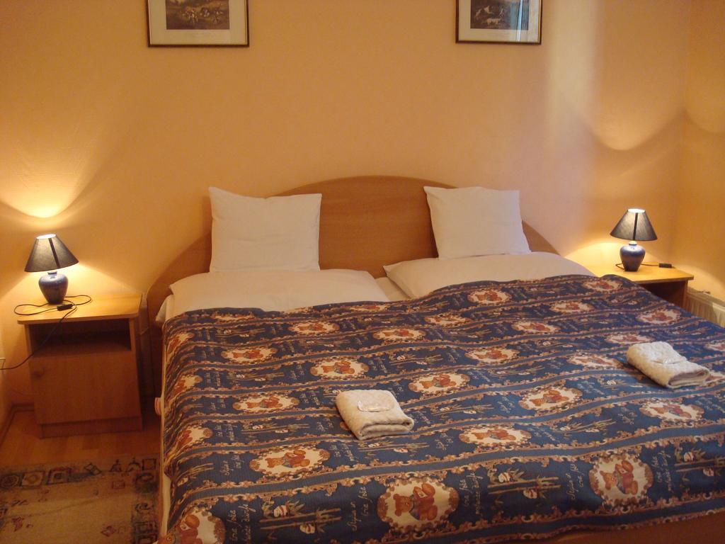 Hotel Arany Trofea Eger Esterno foto