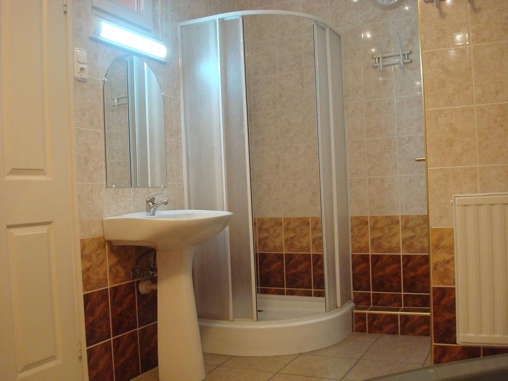 Hotel Arany Trofea Eger Esterno foto