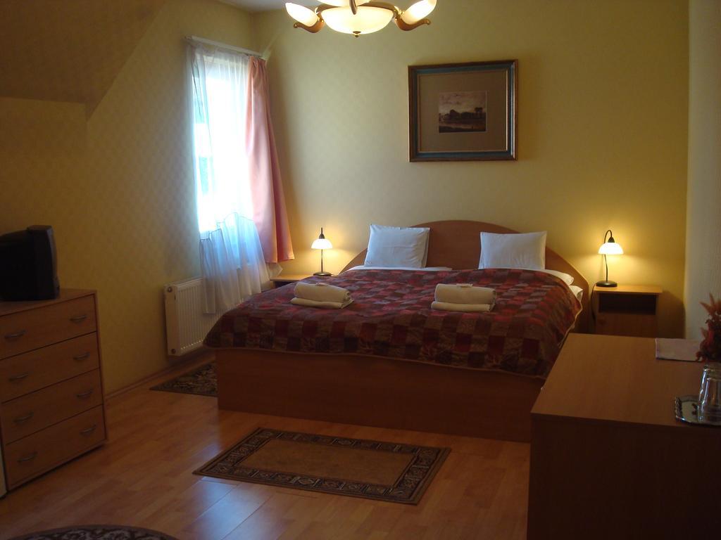 Hotel Arany Trofea Eger Esterno foto