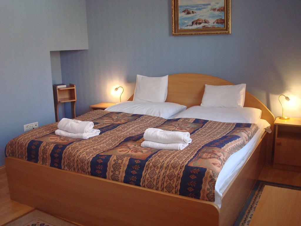 Hotel Arany Trofea Eger Esterno foto
