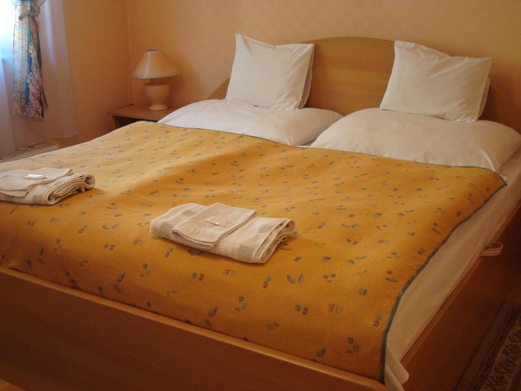 Hotel Arany Trofea Eger Esterno foto
