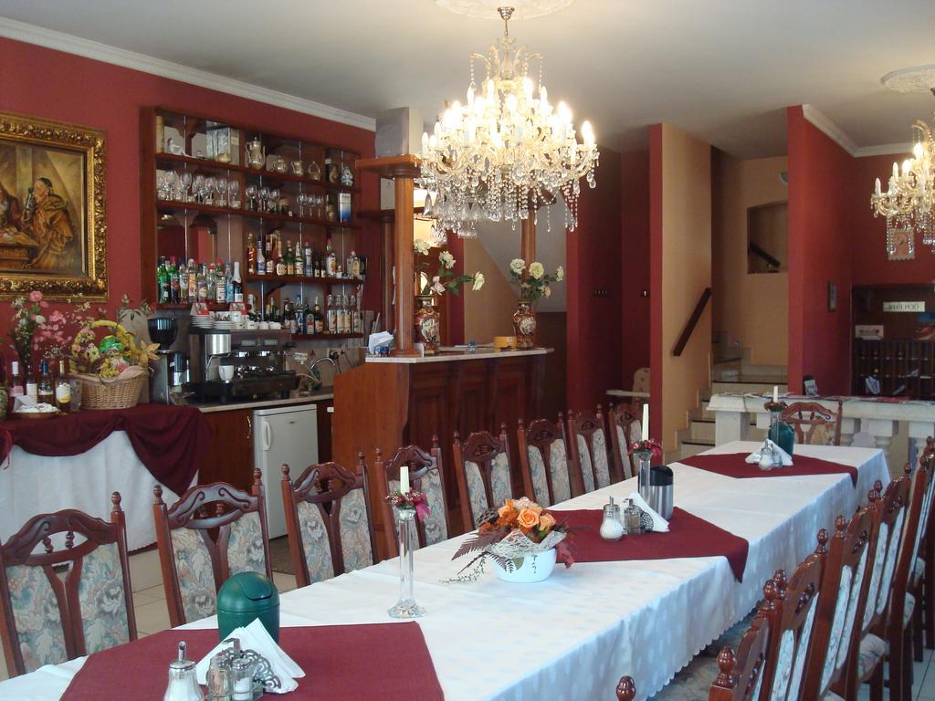 Hotel Arany Trofea Eger Esterno foto