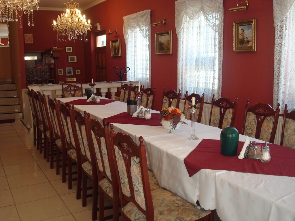 Hotel Arany Trofea Eger Esterno foto